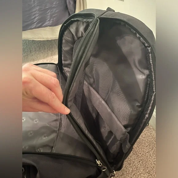 SwissGear 1271 Scansmart Laptop Backpack, BLACK, 16-Inch - Picture 6 of 9